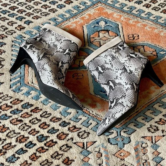 42 Gold Snake Ojai Cuff Heeled Ankle Bootie Embossed Snake Leather - Picture 8 of 11